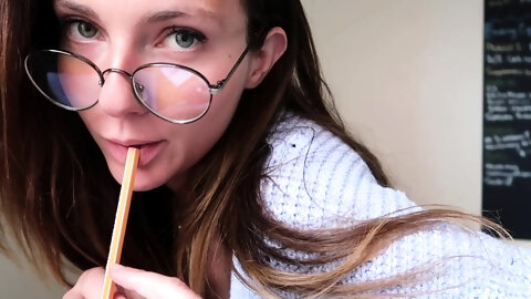 Lovely Amateur teen brunette masturbating...